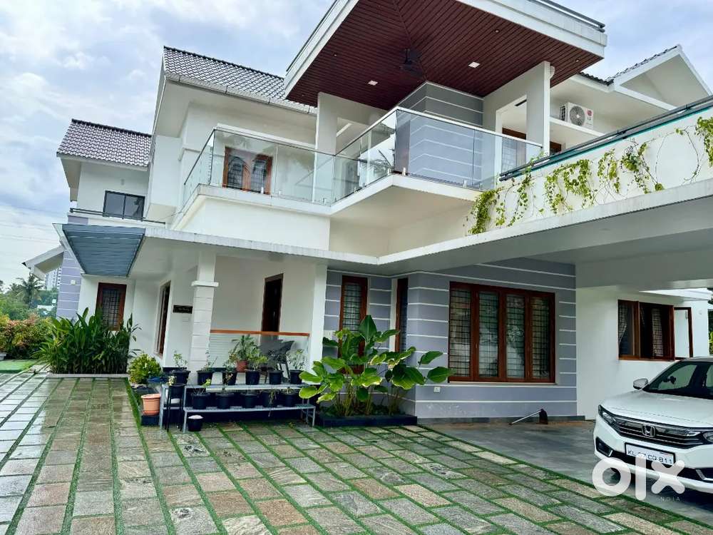 Kakkanad seeport areport road near4BHK independenthouse rent guest hou