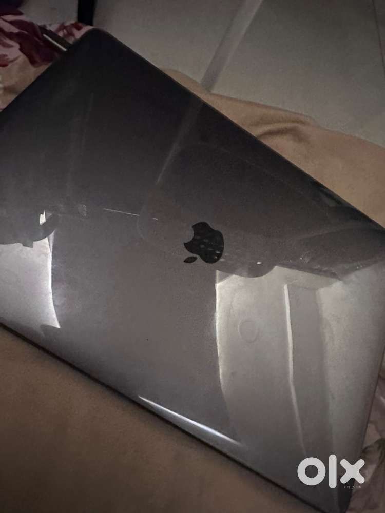 MacBook Pro 16inch Intel I9 Vega 20 32gb ram Touch Bar new battery