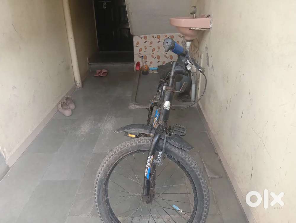 Sports cycle with tyre light length= 35 inch  height= 54 inch