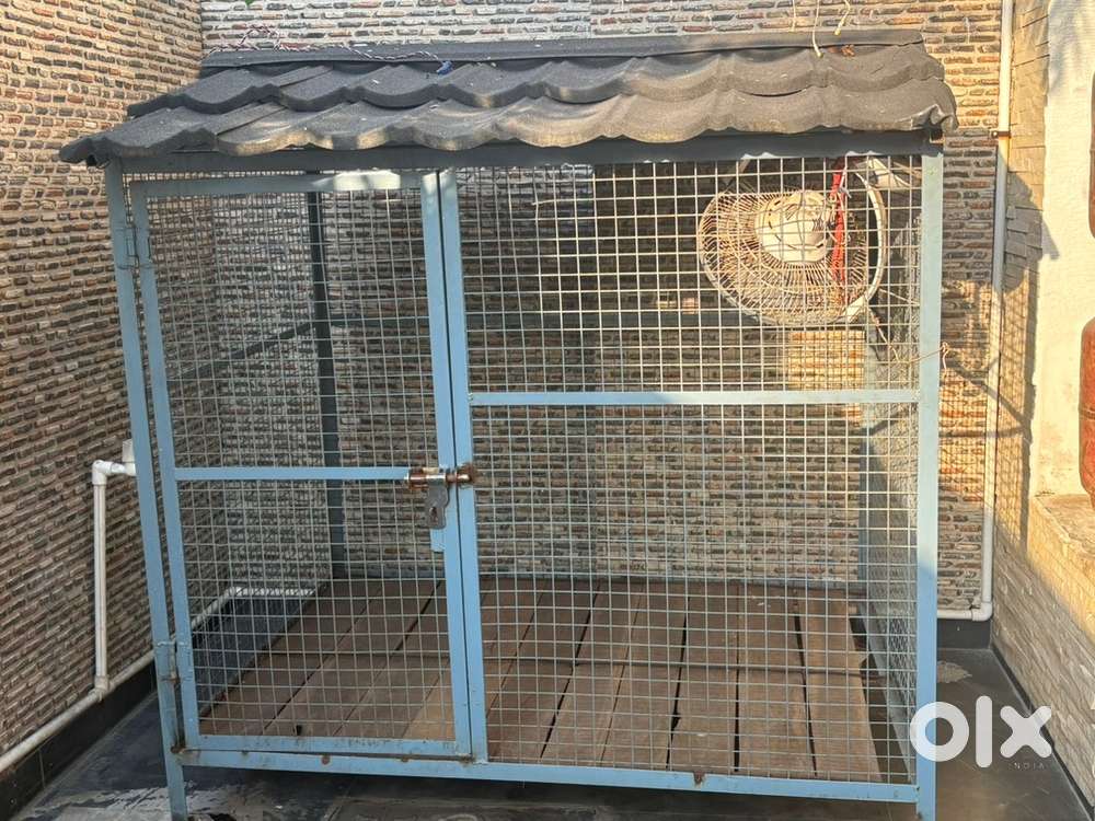 Dog hut new condition