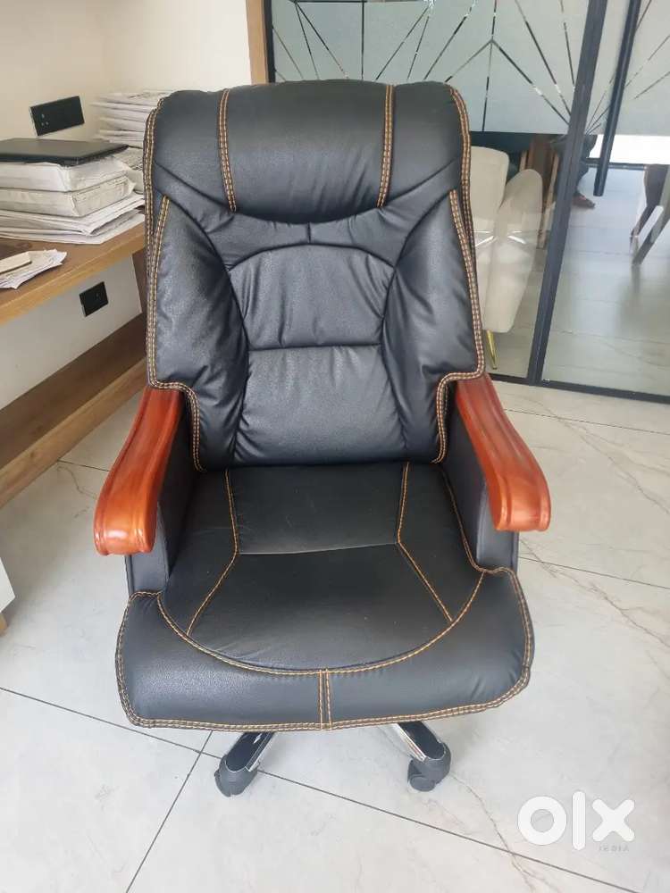 Boss Office Chair Imported with high rise recliner back