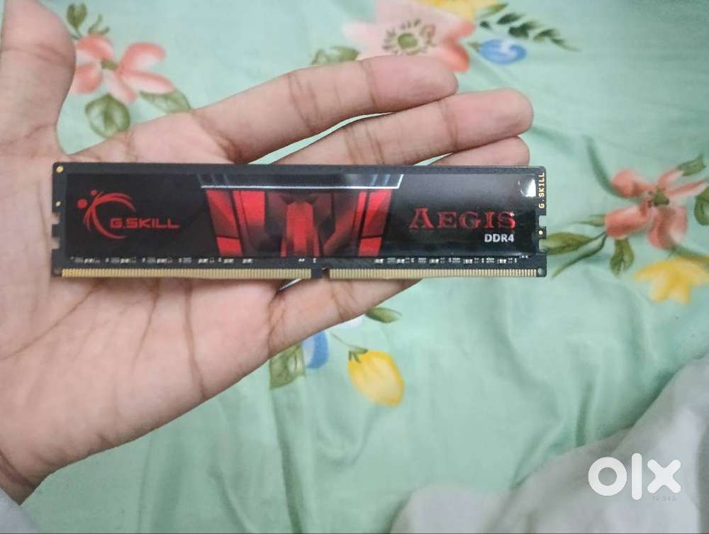 16GB RAM DDR4 3200MHZ 2 MONTHS USED