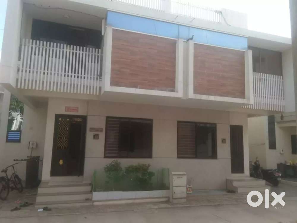 Luxurious duplex dream house well maintain best common plot