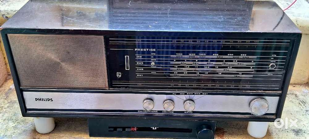 Antique philps radio on sale..