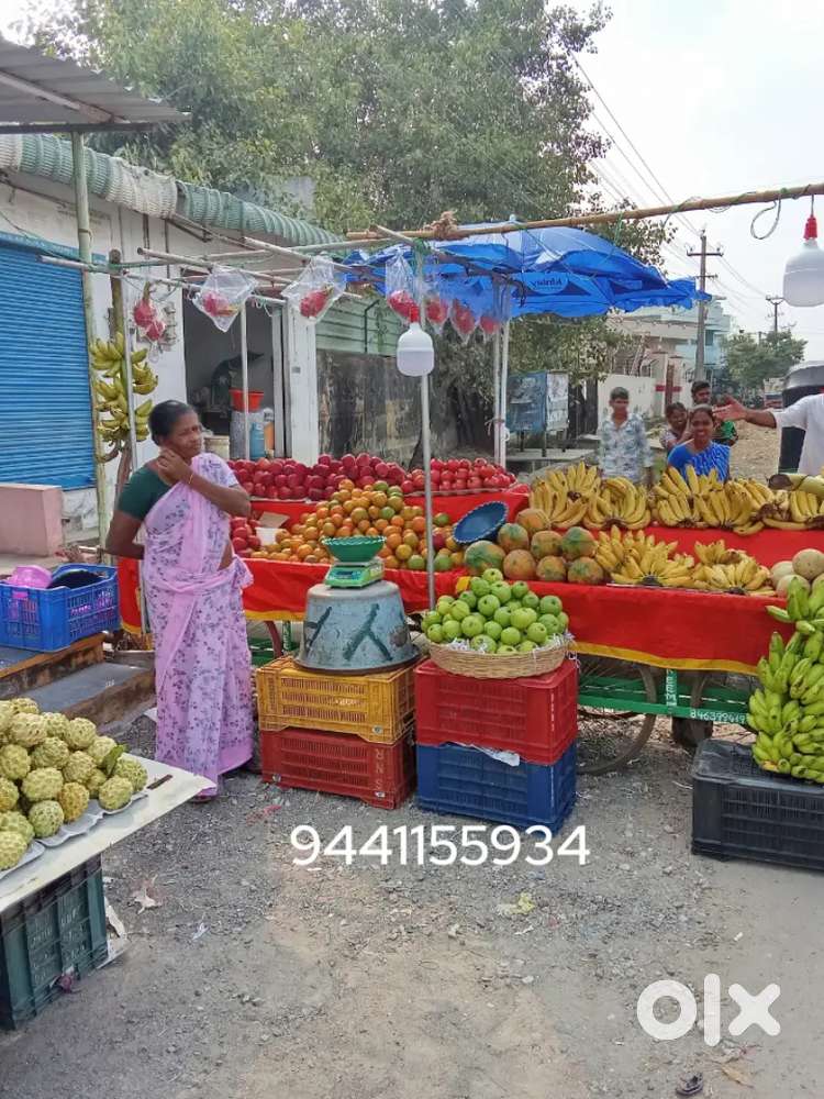 ఫ్రూట్స్  అమ్మే బళ్ళ దగ్గర లేడీస్ కావలెను