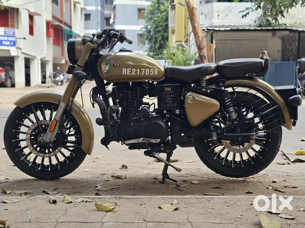 Royal Enfield classic 350 signals edition 
Sandrider strome colour