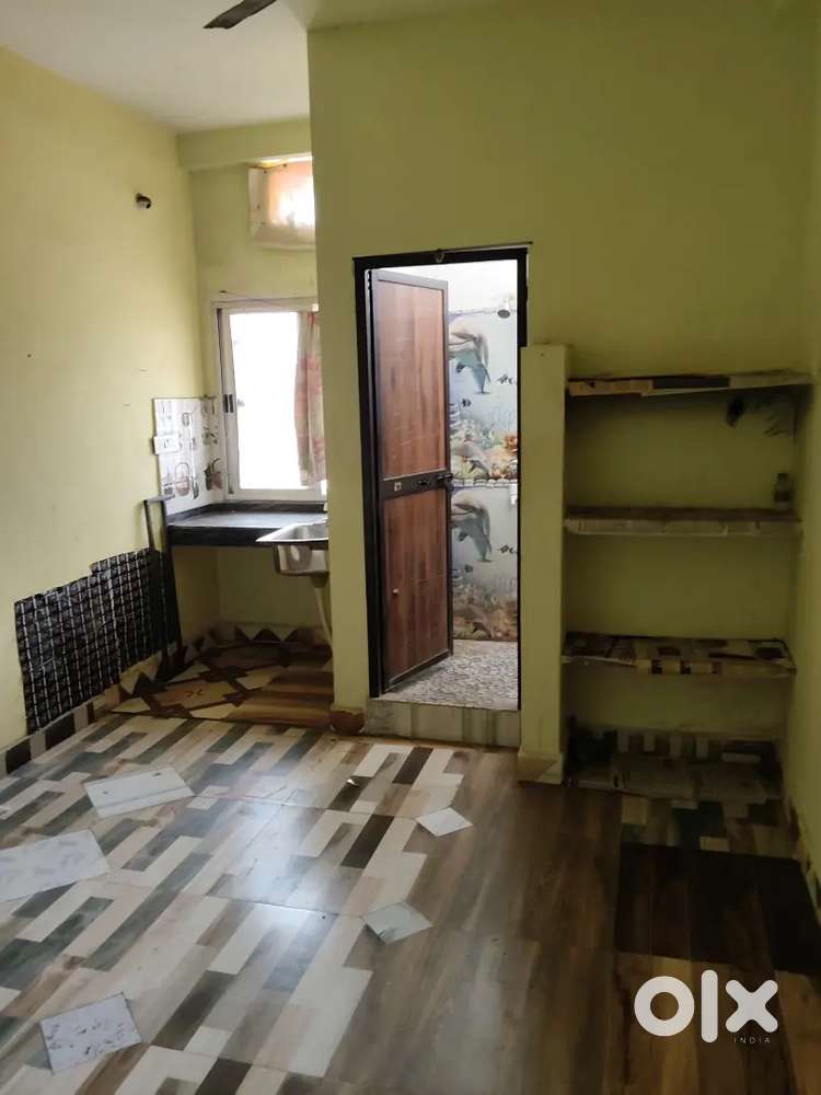 4000 rent and electricity extra