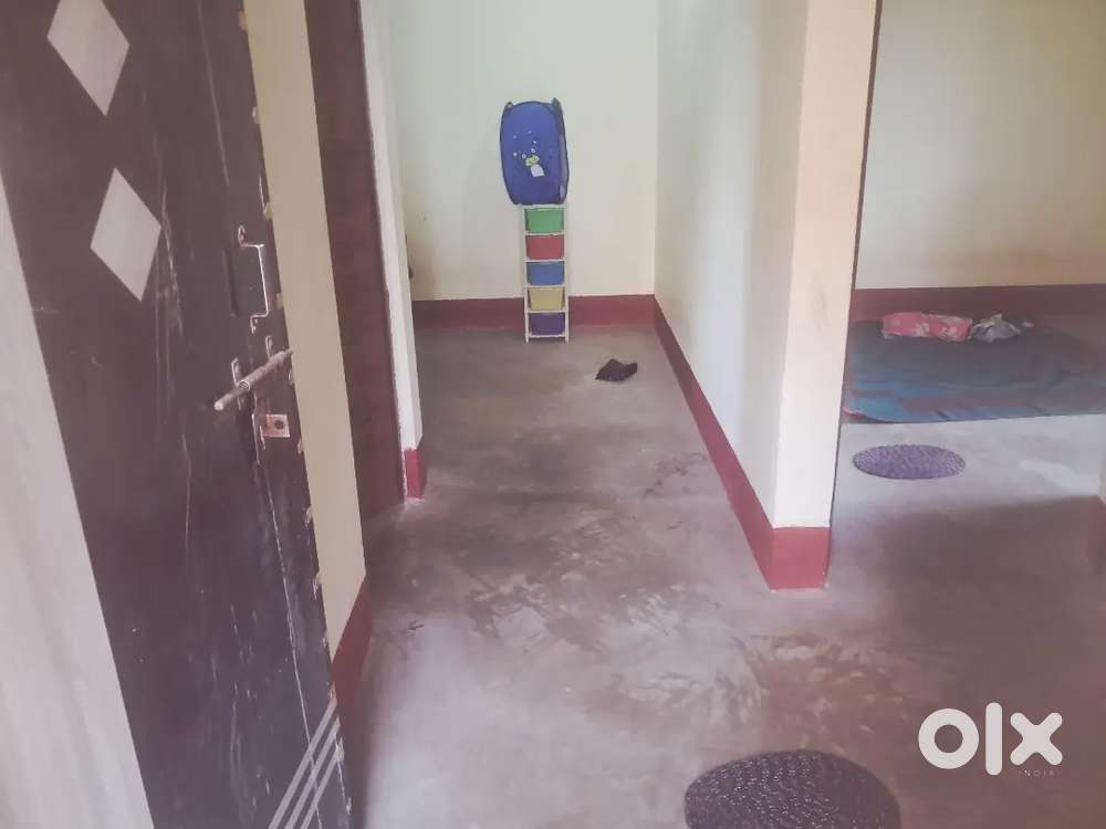 1 Room Vaccant hai(₹2500/- + Electric Bill)