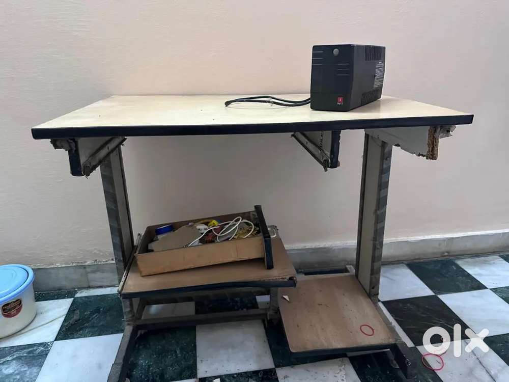 Computer table