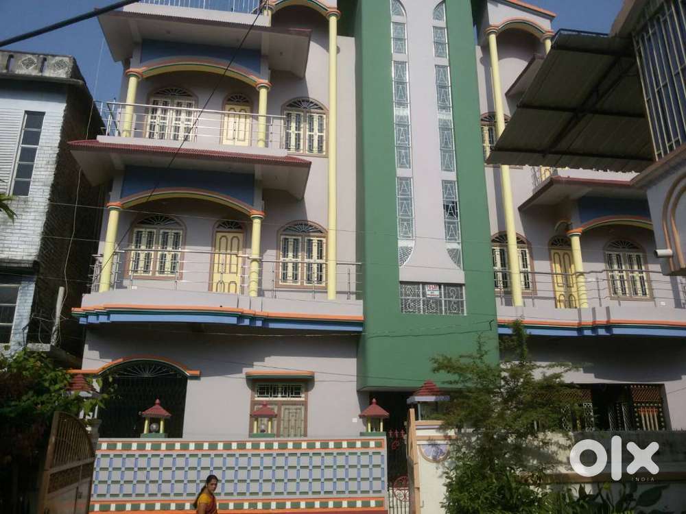 3 BHK Flat on 1st Floor with car Parking