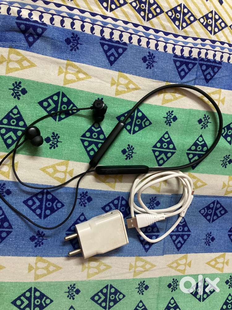 Boat orginal headphone and charger avilable for sale