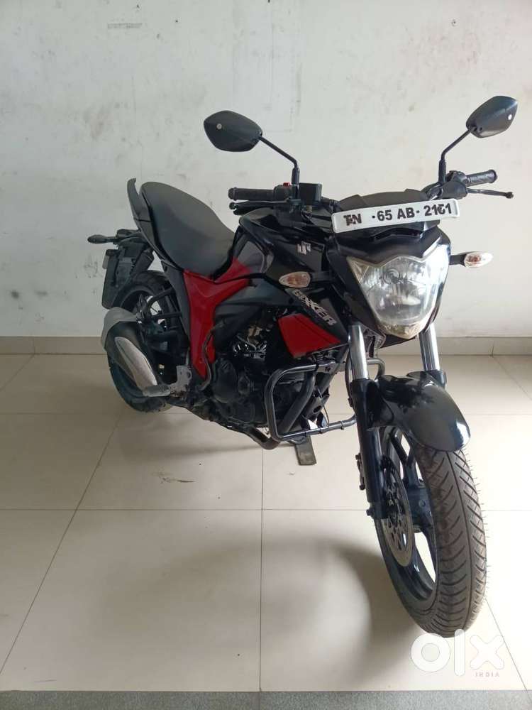 SUZUKI GIXXER 150 BLACK/ RED COLOR