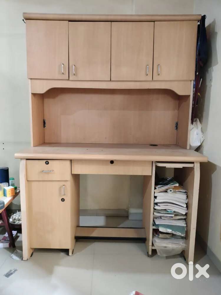 Computer table