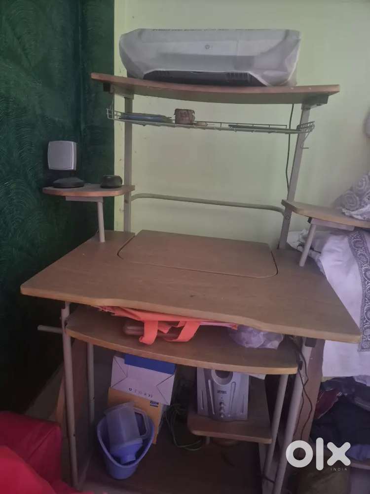 Computer table