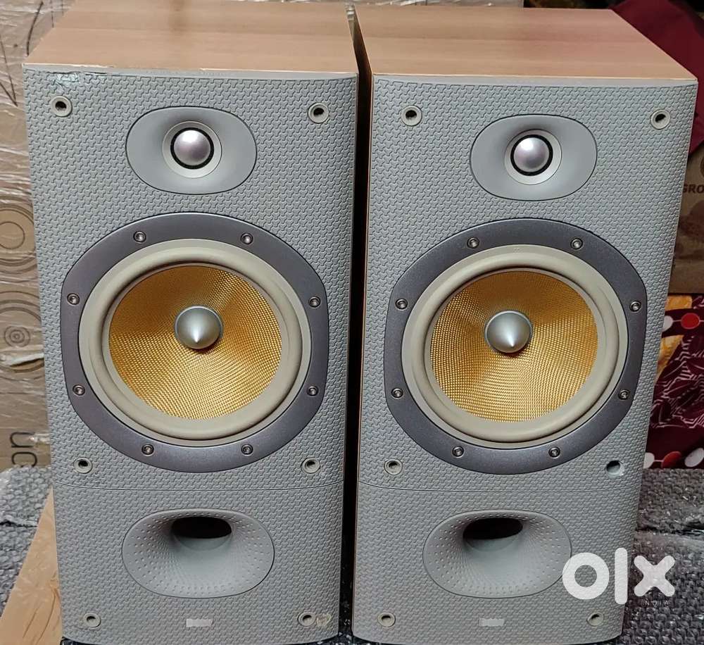 B & W Bookshelf Speakers - DM 602 S3