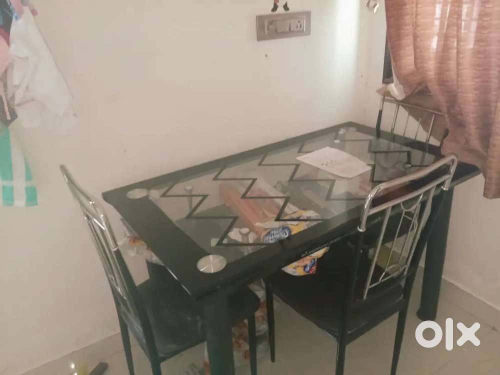 Dining table under 7000