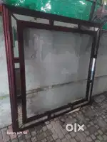Aluminium show case with glass