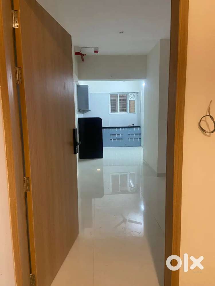 2.5 BHK Semi-Furnished Flat for Rent in Magarpatta