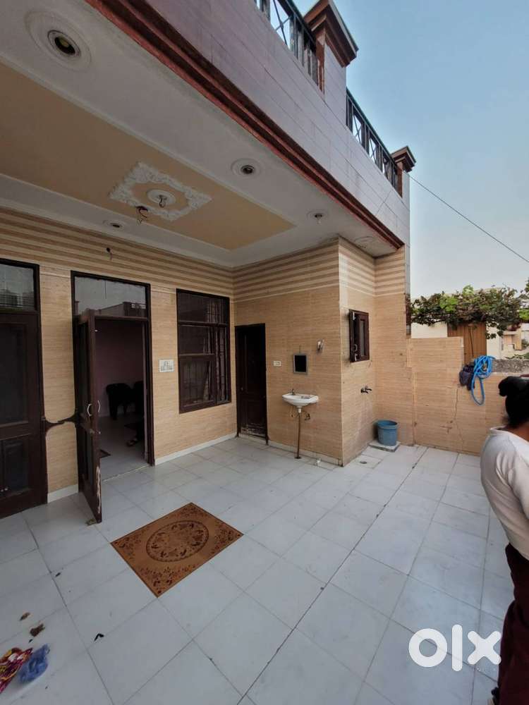 2 Bed Room Set Near Highway