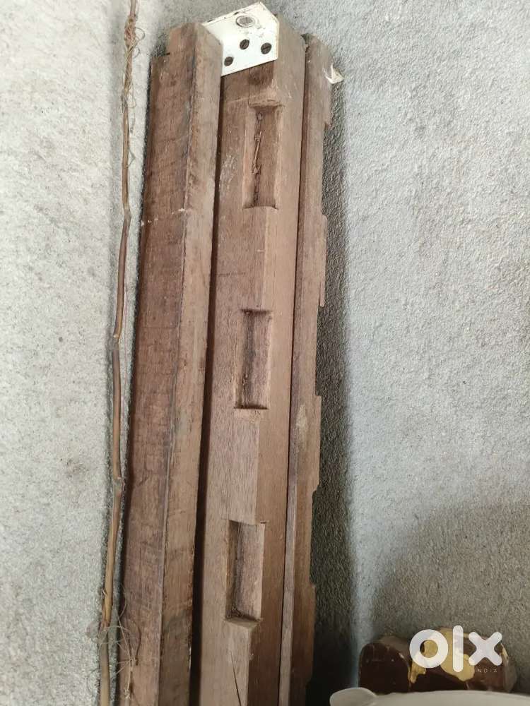 wooden bed 5/6 just rs 8000