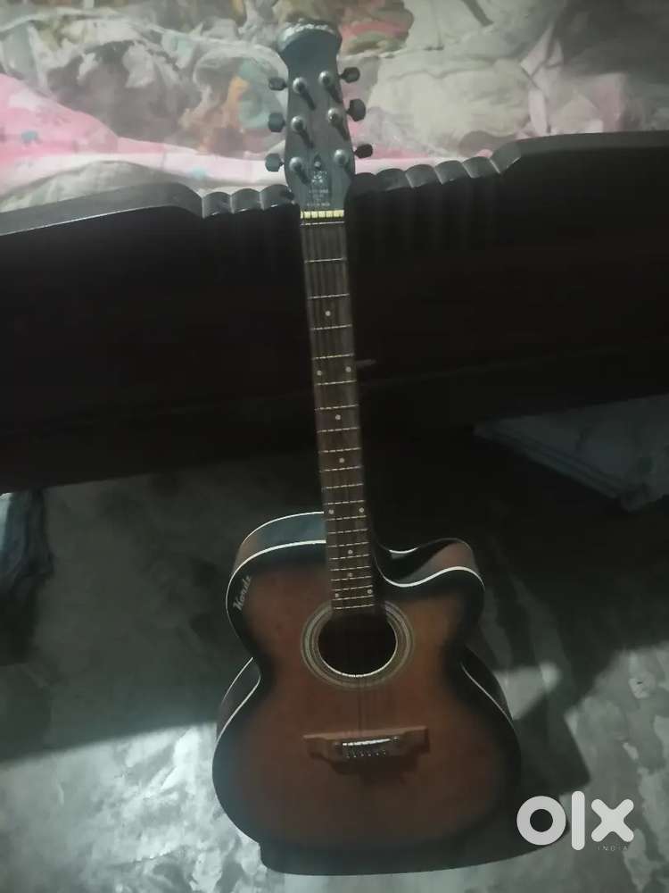 Four months old  guitar . Brand new condition