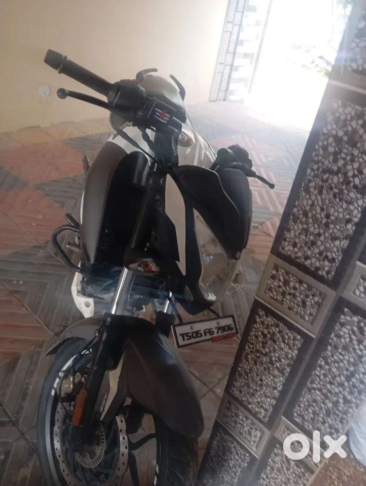 Ns200 metallic white