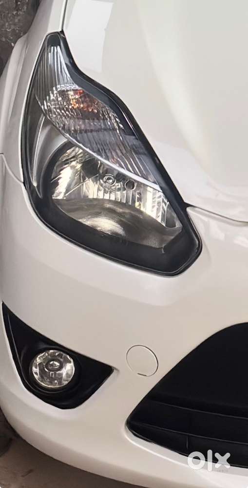 Figo Headlights with Bulbs