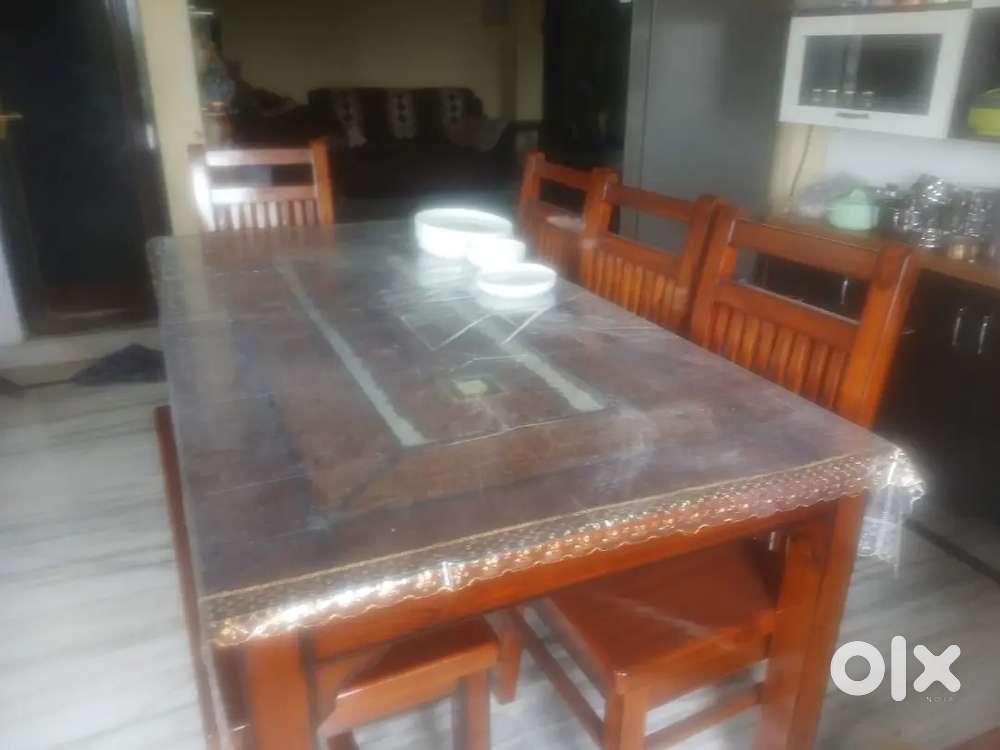 New piece dining table we buy it for 58k pure take wood 20 days