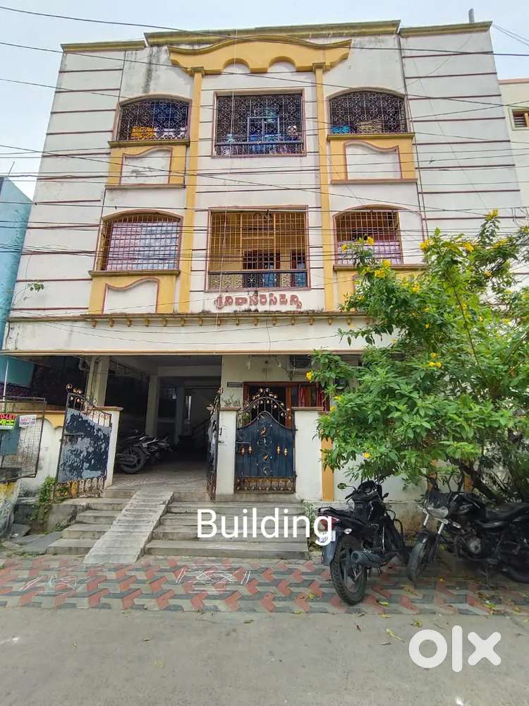 2 bed room group house in 1st floor 18 years old.