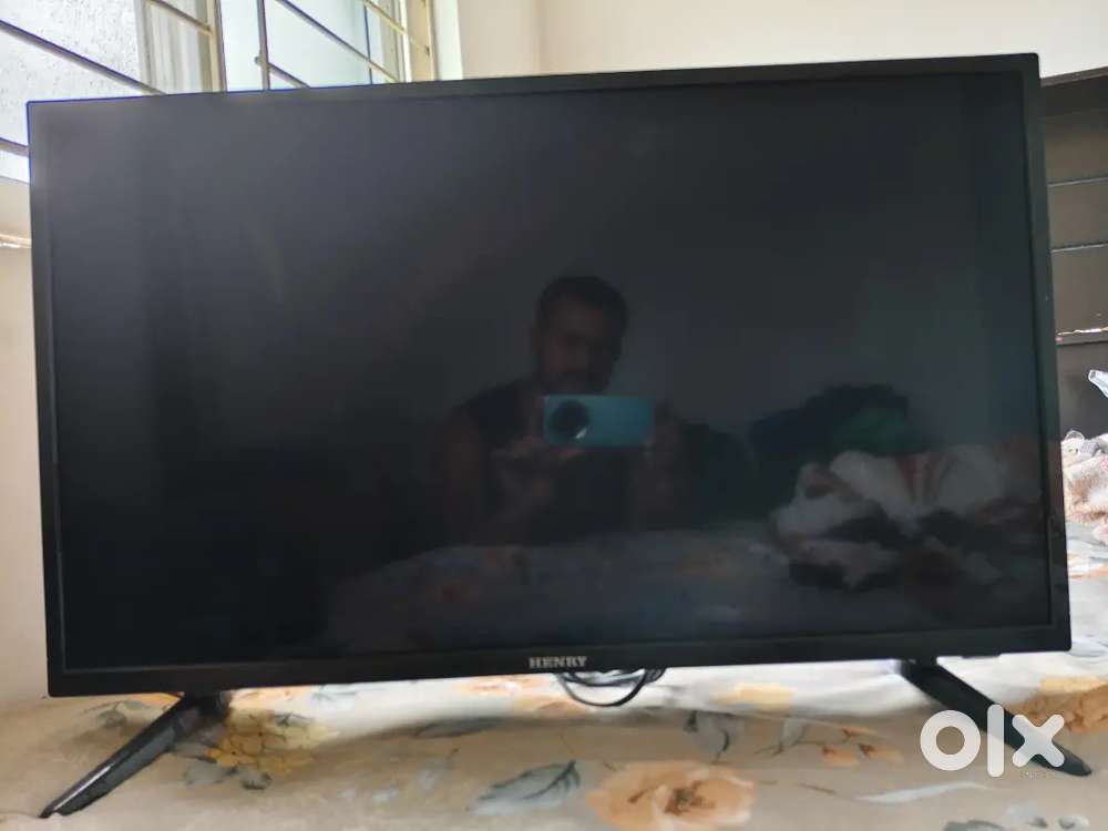 Henry 32 inches tv
