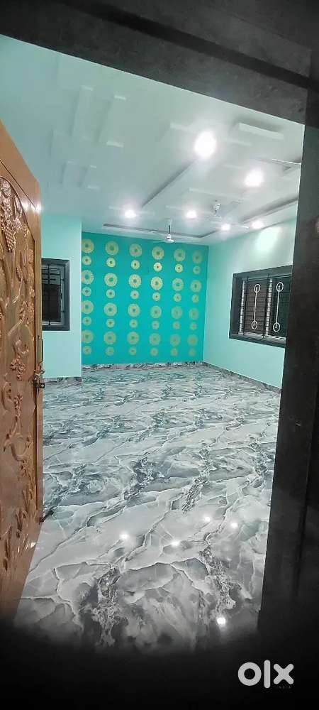 न्यू लक्ज़री बड़ा साइज मे बना 2 बैडरूम, डाइनिंग, बड़ा हाल पर्याप्त रौशनी