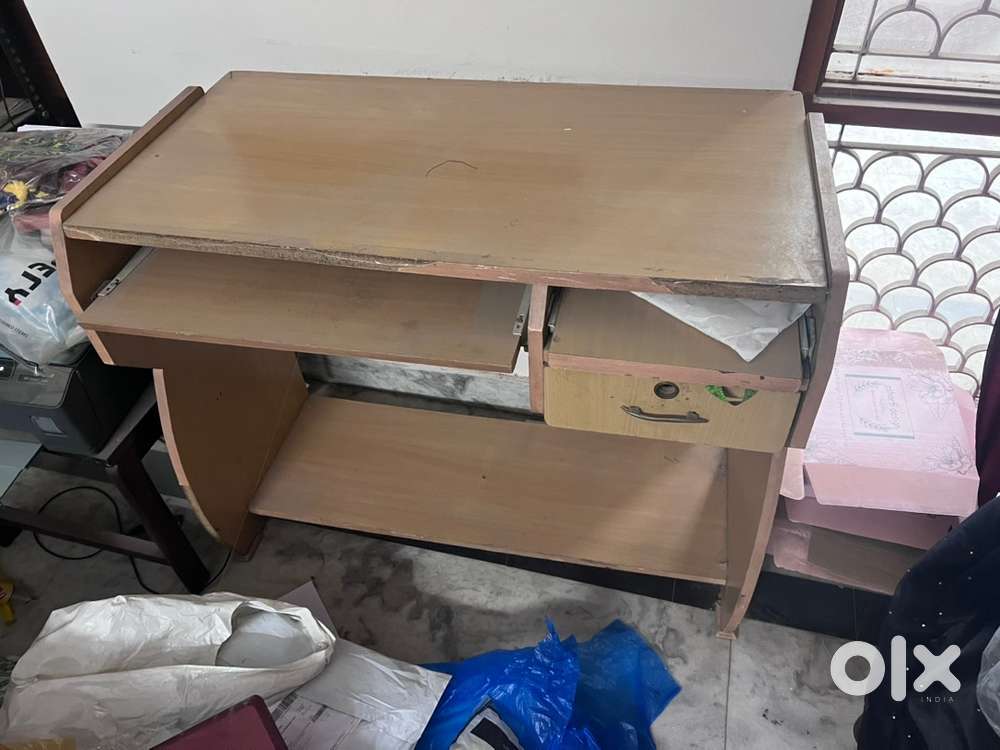 Computer/study table with chair