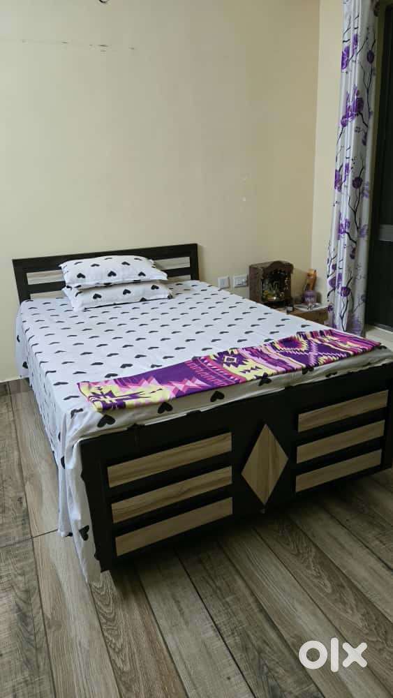 Double bed with matress
