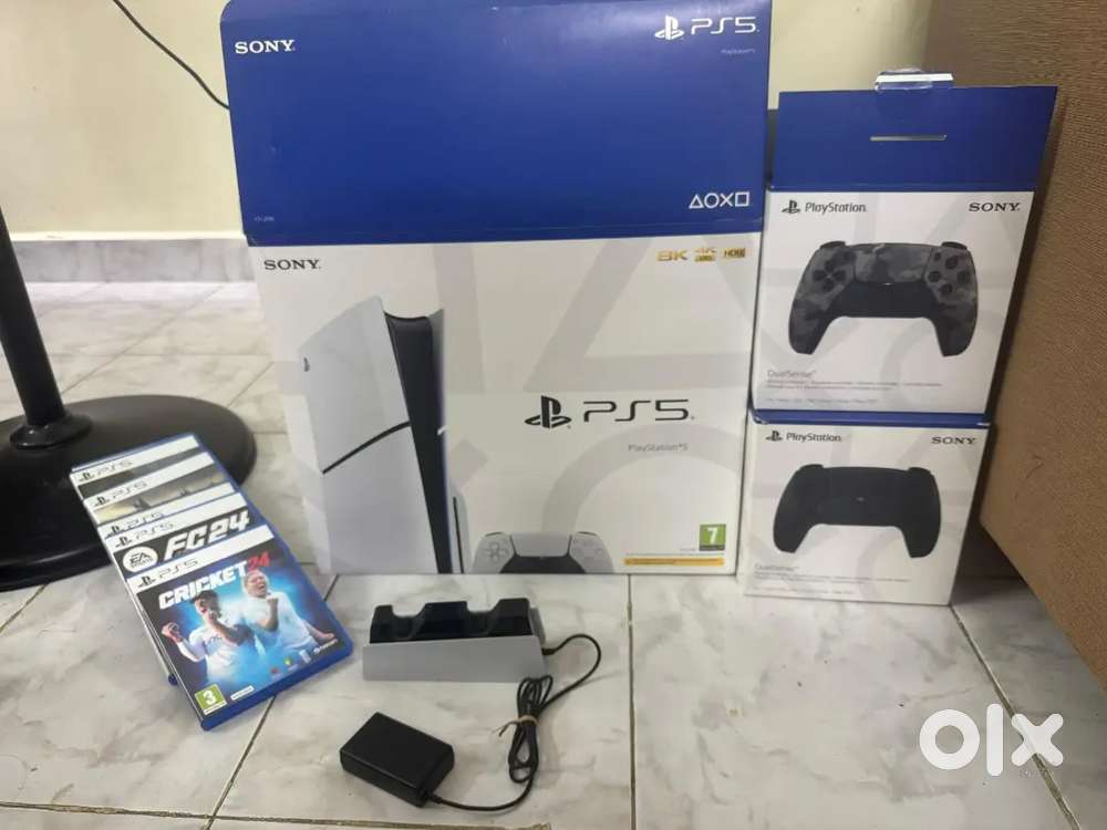 PLAYSTATION 5 Disc Edition 1TB with 3 controllers
