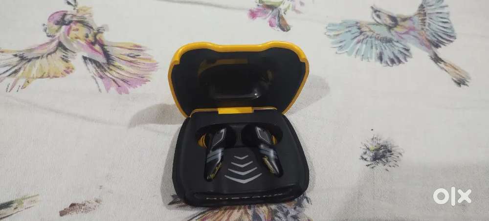 Boult mustang earbuds full working condition