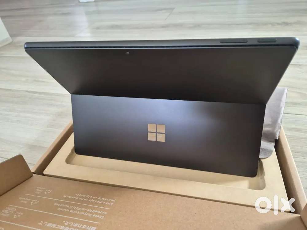 Surface Pro 9  i5 8GB/256GB less used along with Keyboard and Charger