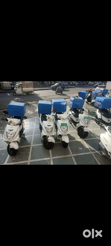 Food delivery in dominos pizza