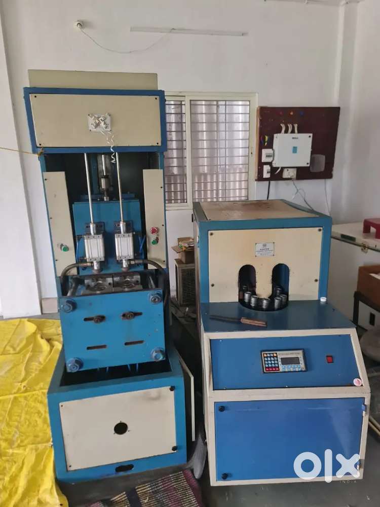 Pet blowing machine