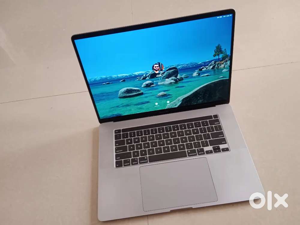 MACBOOK PRO I9 WITH 1 TB SSD/4 GB GRAPHICS  IN A++ CONDITION