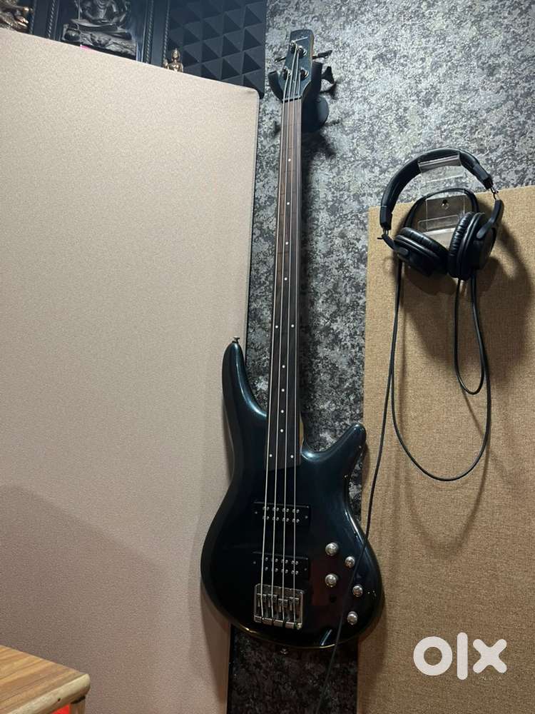 Ibanez fretless bass