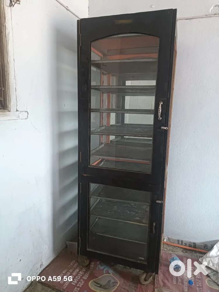 Glass showcase