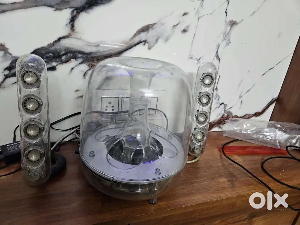 Harman Kardonn Soundsticks wireless speaker at amazing price