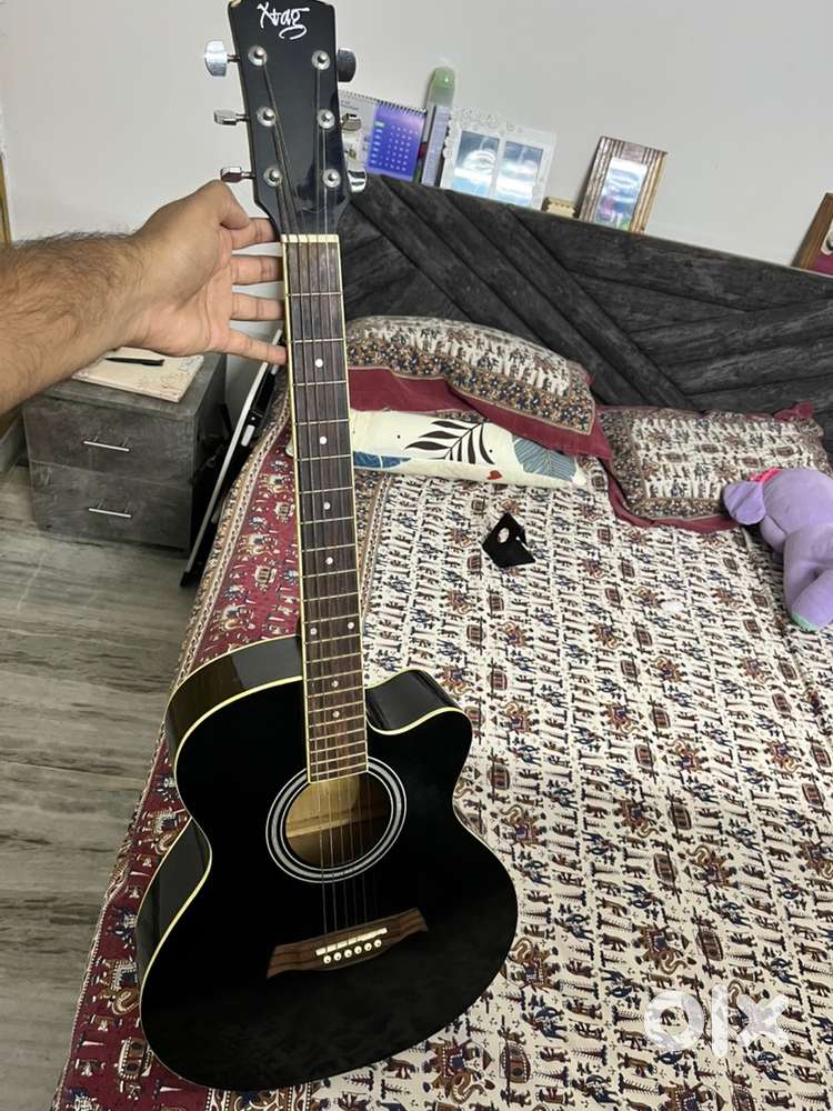 Branded xtag Guitar in good condition