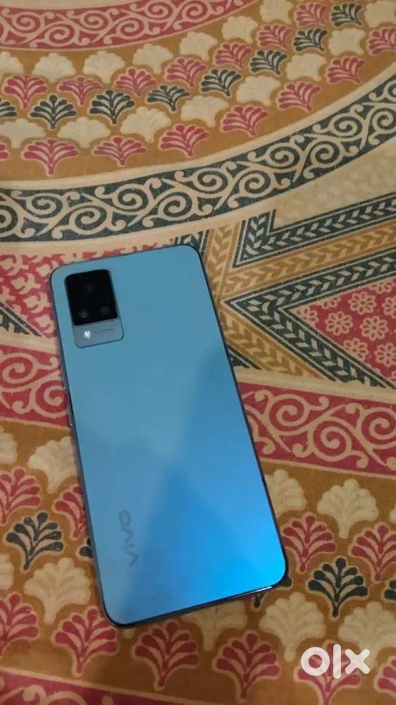 Vivo v 21 5g /8 , 128 storage