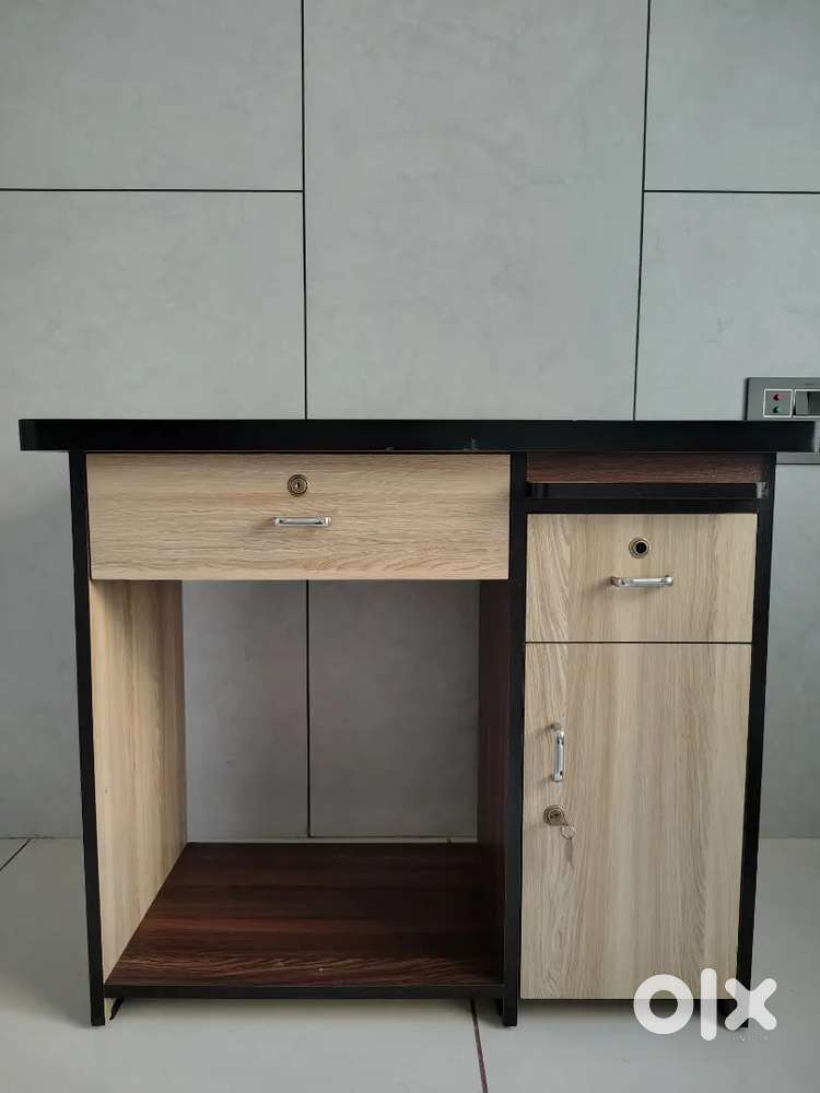 Computer / Study Table with Storage – Good Condition