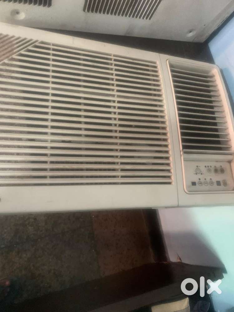 Lloyd ac 1.5 ton