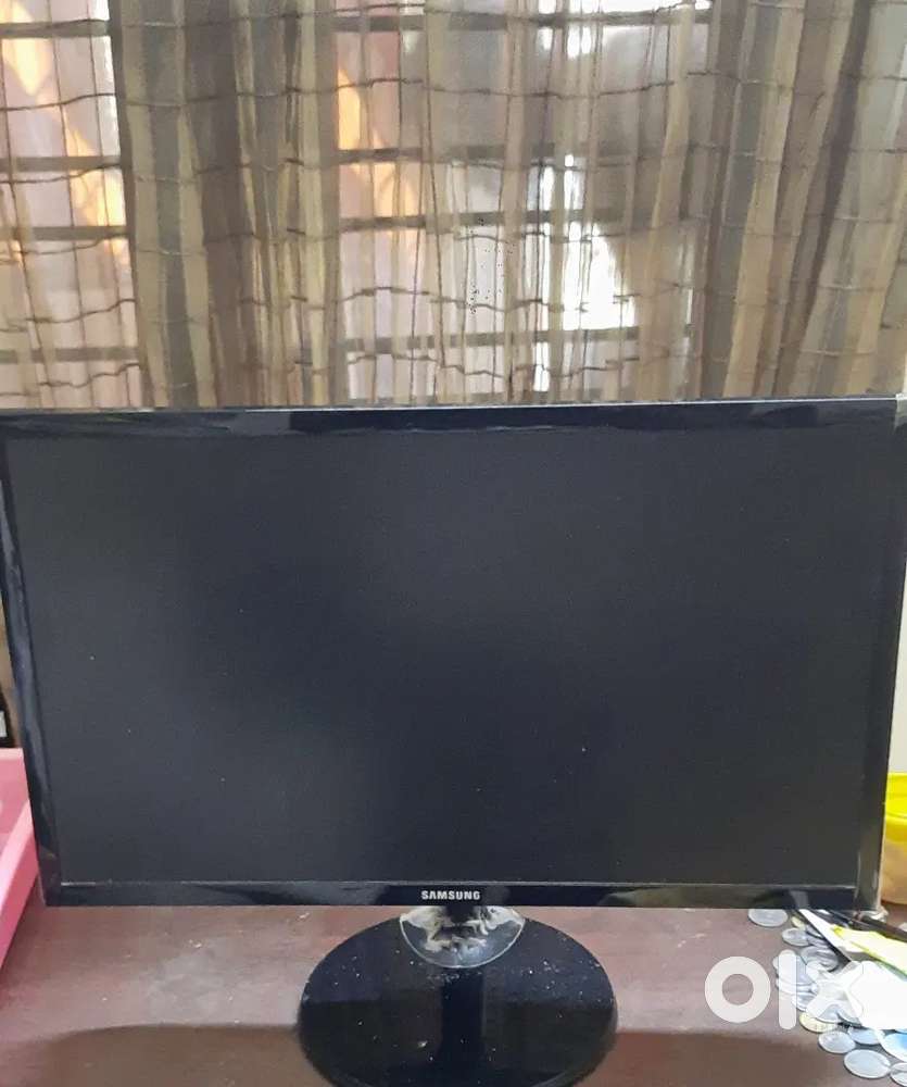 Samsung monitor 19.6 inch with hdmi and vga port