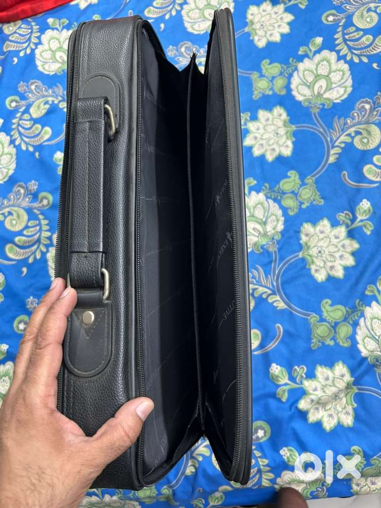 Leather execute bag