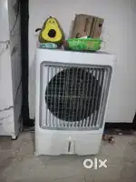 Cooler with 8 kg ice box