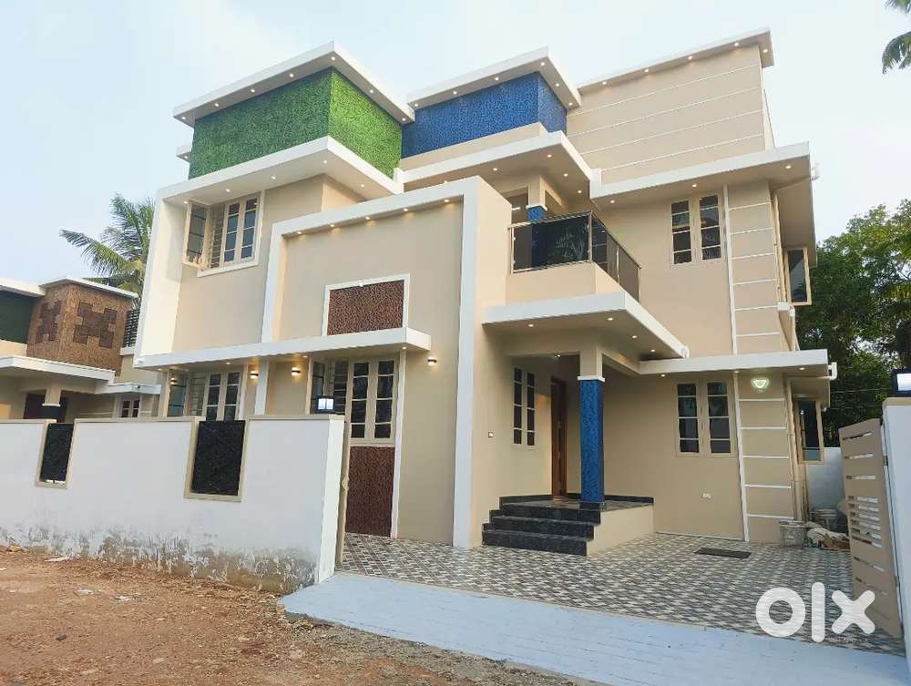 Ready to occupy 3.850cent 4 BHK independent house for sale